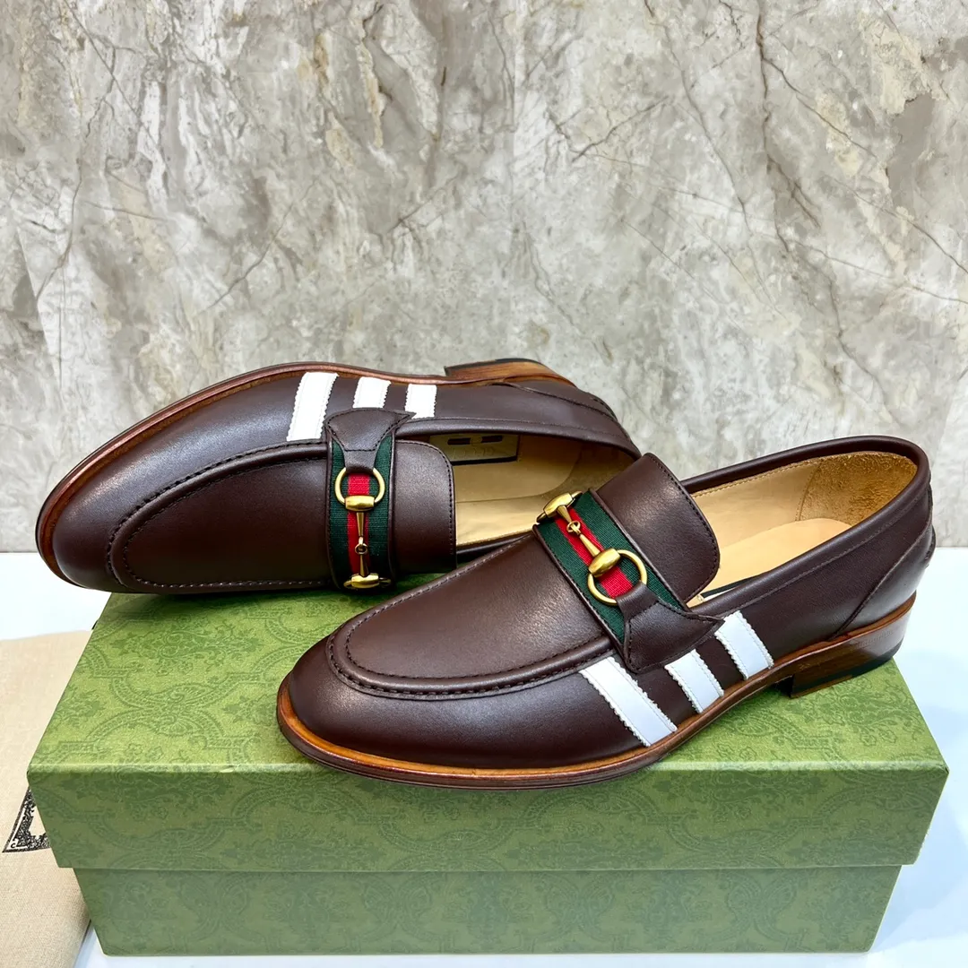 Original leather outsole P900 Brand: Co-branded Adidas｜GUCCI (Gucci) Standard code: Men's size 38–44 (45/46 can be customized) Grade: Same style as the official website Original quality Material: Original cowhide Leather lining Original leather outsole Style category: Men's fashionable casual leather shoes Distinguished big-name luxury elements top luxury Color: Actual picture